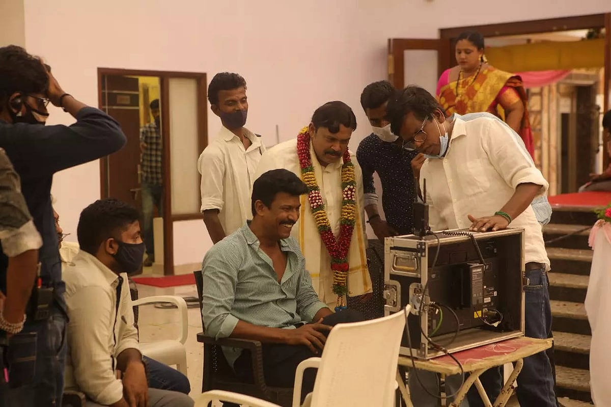 பவன் கல்யாணை இயக்கும் சமுத்திரக்கனி.. தெலுங்கில் ரீ-மேக் ஆகும் தம்பி ராமையா படம் !