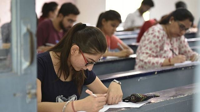 உங்களுக்கு ஒரு மொழி.. எங்களுக்கு மட்டும் 3 மொழி: மும்மொழி கொள்கையின் ஆபத்தை புட்டுபுட்டு வைக்கும் PTR!