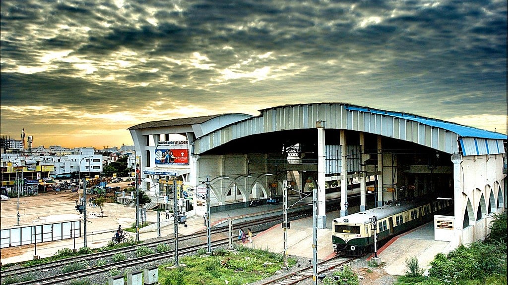 செல்போனை பறித்துக் கொண்டு ஓடிய நபர்.. ஹீரோவாக மாறிய  மாணவர் : சேப்பாக்கம் ரயில் நிலையத்தில் நடந்தது என்ன?