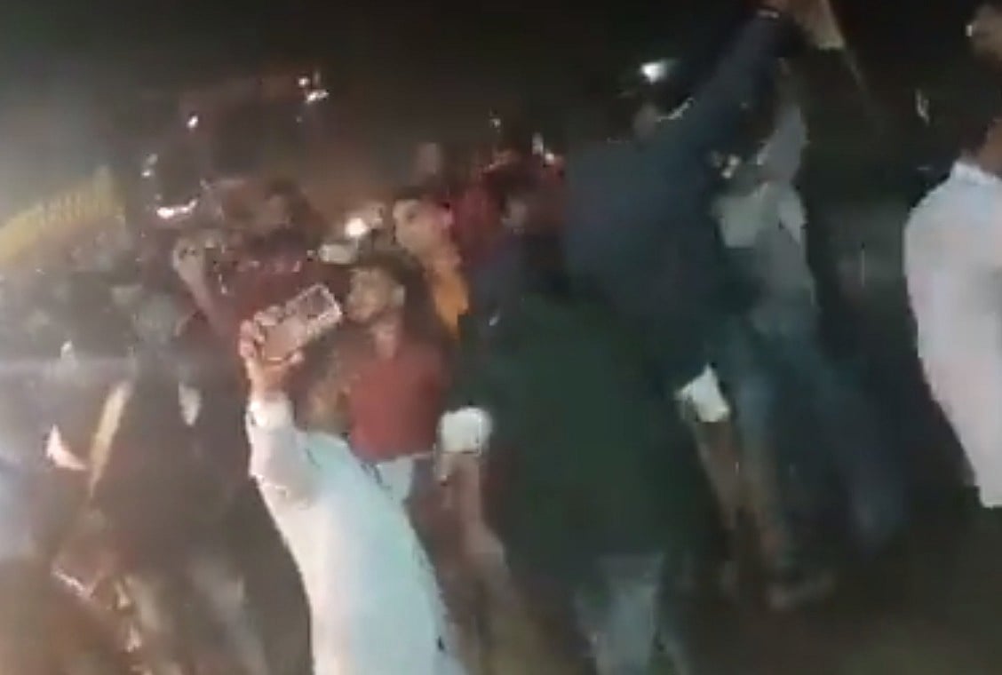 சாலையில் நடந்த திருமண ஊரவலத்தில் திடீரென புகுந்த கார்.. சோகத்தில் முடிந்த கொண்டாட்டம் ! | VIDEO