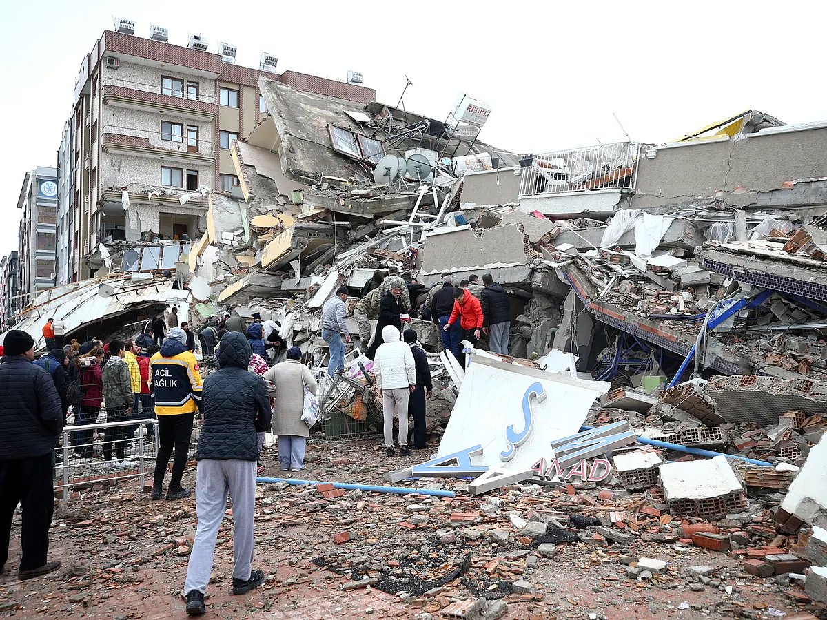 துருக்கி - சிரியா : பூகம்பத்தின் நடுவே பிறந்த அதிசய பெண் குழந்தை.. தத்தெடுக்க ஆர்வம் காட்டும் மக்கள்..!