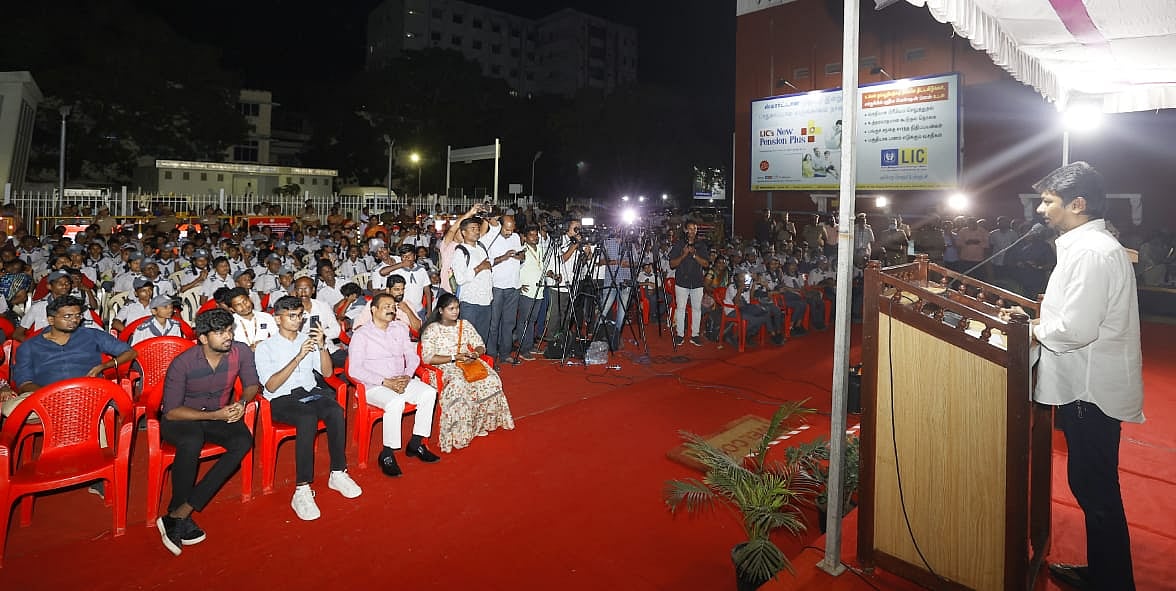 “5000 பள்ளி மாணவர்களுக்கு கல்வி சுற்றுலா.. உலக சாதனை படைத்த தமிழ்நாடு அரசு”: அமைச்சர் உதயநிதி நெகிழ்ச்சி!