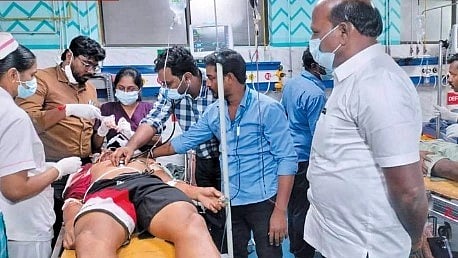 விபத்தில் படுகாயம் அடைந்த 3 வாலிபர்கள்..  ஆம்புலன்ஸ் வாகனமாக மாறிய அமைச்சர் மா.சுப்பிரமணியன் கார்!