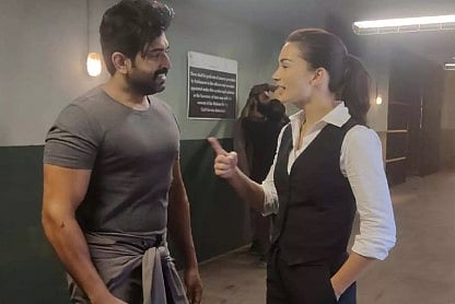 படப்பிடிப்பின் போது காலில் காயம்..  கேரளாவில் ஆயுர்வேத சிகிச்சை பெற்று வரும் பிரபல தமிழ் சினிமா நடிகர்!