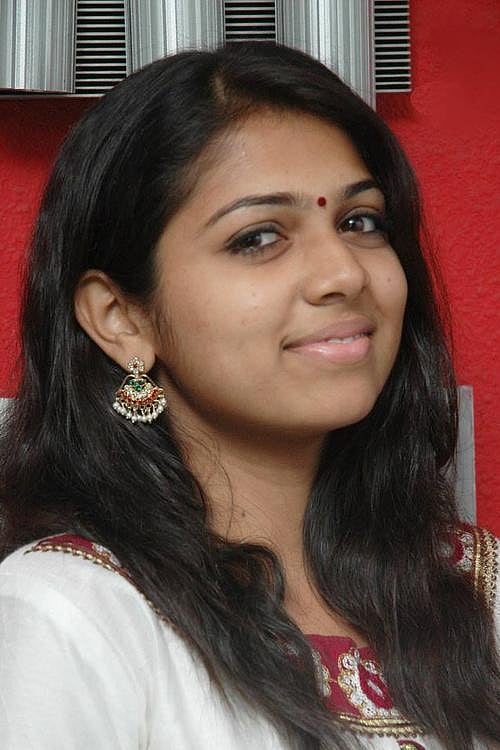 “தவறாக நடந்துகொண்டார்.. நா தமிழ் சினிமாவை விட்டு வந்தததே இவரால்தான்..” - அண்ணாத்த பட நடிகை பரபர புகார் !