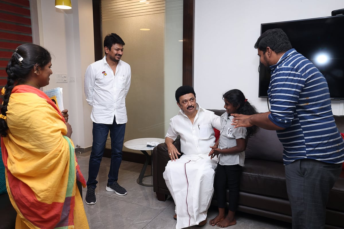‘தாத்தா’ என்றழைத்து அன்பை பகிர்ந்துகொண்ட சிறுமியை நேரில் அழைத்து உதவிய முதலமைச்சர் - நெகிழ்ச்சி சம்பவம்!