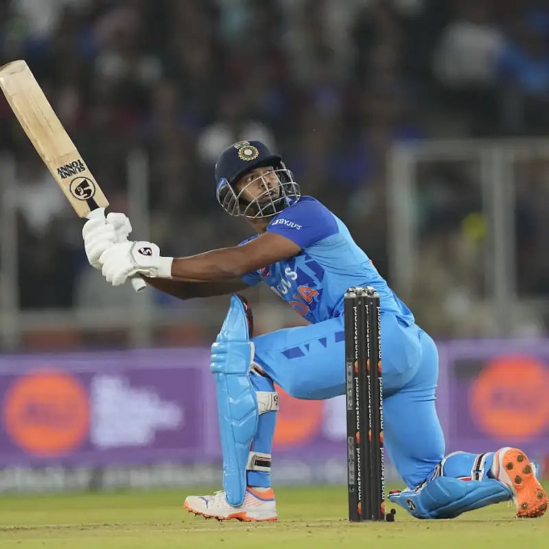 "அந்த பையனுக்கு சுயநலமே இல்லை, இந்தியாவுக்கு அவன்தான் தேவை" -இளம்வீரரை கைகாட்டிய தினேஷ் கார்த்திக் !