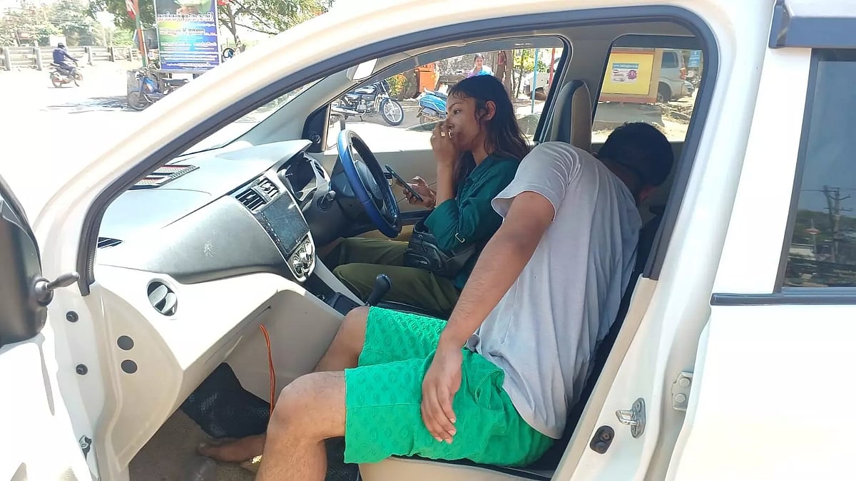 மதுரையில் துணை நடிகையுடன் சண்டையிட்ட Boy Bestie: ரோட்டில் வைத்து எச்சரித்து அனுப்பிய போலிஸ்-நடந்தது என்ன?