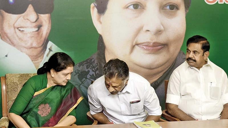 “டேபிளுக்கு கீழே ஊர்ந்து போய் பதவி பெற்ற ‘ஆண்மை’ ஆராய்ச்சியாளருக்கு மீசை ஏன்?”: எடப்பாடியை சாடிய முரசொலி!