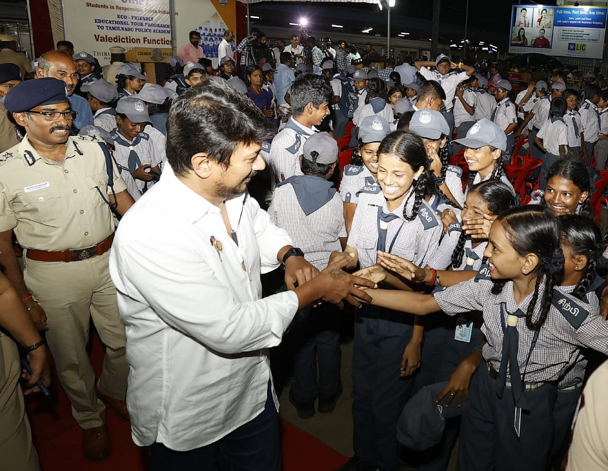 “5000 பள்ளி மாணவர்களுக்கு கல்வி சுற்றுலா.. உலக சாதனை படைத்த தமிழ்நாடு அரசு”: அமைச்சர் உதயநிதி நெகிழ்ச்சி!