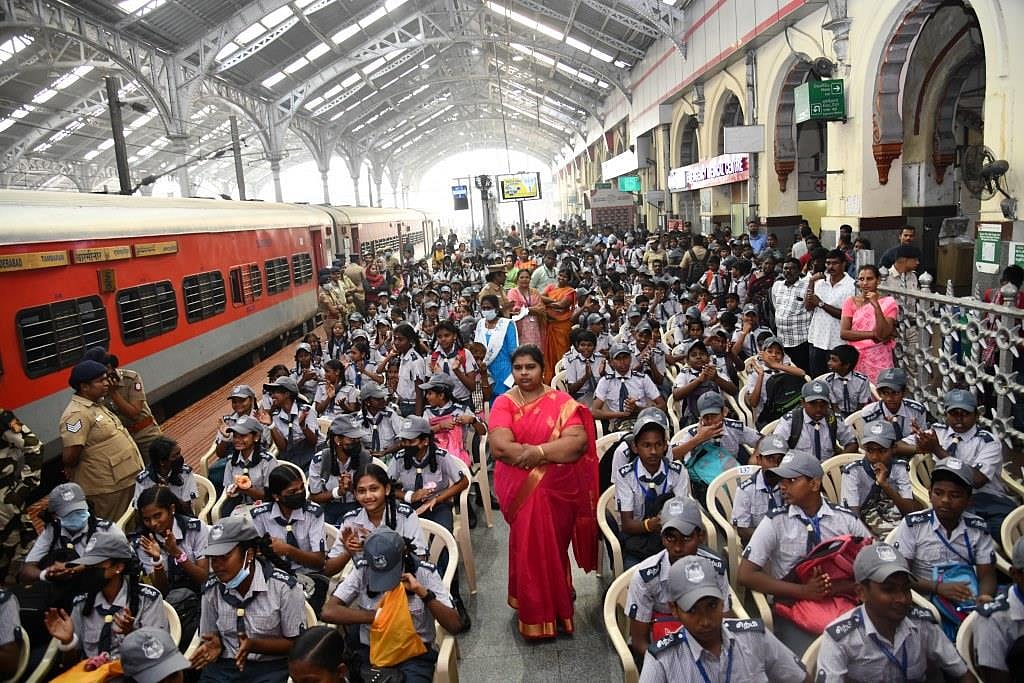 சிற்பி திட்டம்.. காவல் உயர் பயிற்சியகத்திற்கு சுற்றுலா சென்ற 5000 மாணவர்கள்: அசத்தும் தமிழ்நாடு அரசு!