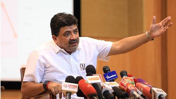 உங்களுக்கு ஒரு மொழி.. எங்களுக்கு மட்டும் 3 மொழி: மும்மொழி கொள்கையின் ஆபத்தை புட்டுபுட்டு வைக்கும் PTR!