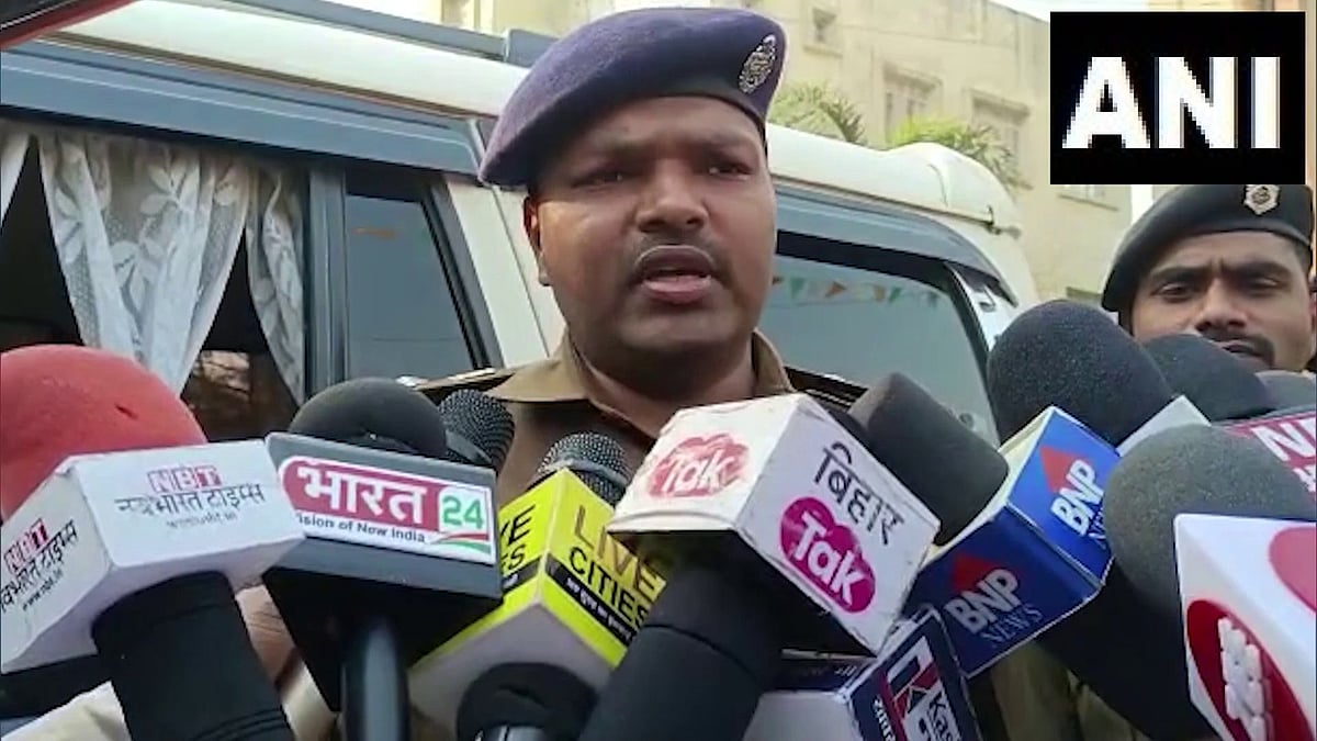 துப்பாக்கியால் இளைஞர் சுட்டு கொலை.. காவல் நிலையத்தை சூறையாடிய கிராம மக்கள்.. பீகாரில் அதிர்வலை !