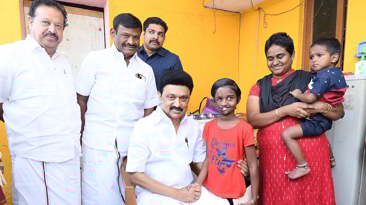 “கடவுளே கைவிட்ட போதும் என் குழந்தைக்கு மறுவாழ்வு அளித்த தெய்வம் முதல்வர்தான்” : டானியாவின் தாய் நெழ்ச்சி!