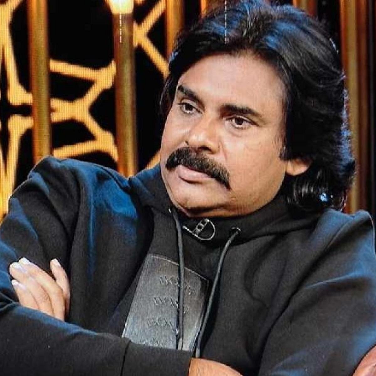 “17 வயதில் துப்பாக்கியால் சுட்டு தற்கொலை செய்ய எண்ணினேன்..” - பவன் கல்யாண் பேச்சால் ரசிகர்கள் அதிர்ச்சி !