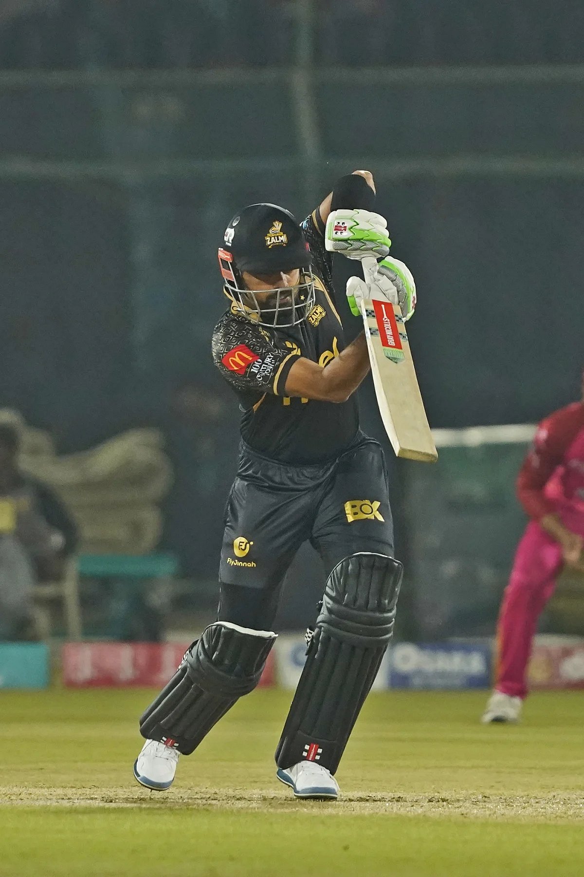 ”நீ பொல்லார்ட் இல்லை.. விராட் கோலியை பார்த்தாவது கற்றுக்கொள்” -பாபர் அசாமுக்கு முன்னாள் வீரர் அறிவுரை !