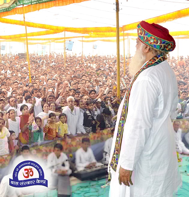 தொடர் பாலியல் வழக்கு.. சிறைக்கே சென்று தீர்ப்பு.. குதிரை வண்டி To குரு ஜீ.. யார் இந்த ஆசாராம் பாபு ?