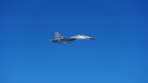 6 மீட்டர் இடைவெளியில் பறந்த அமெரிக்கா - சீன போர் விமானங்கள்.. நடந்தது என்ன ? 