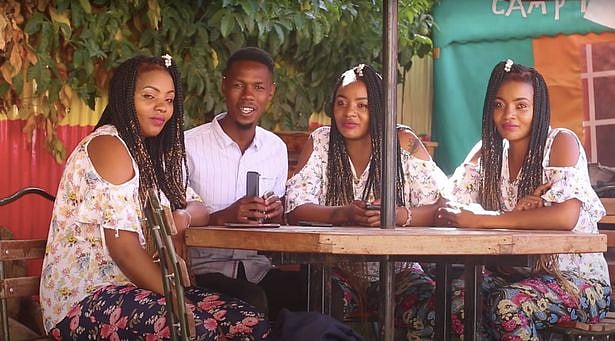 “I LOVE YOU THREEங்க..” ஒட்டி பிறந்து 3 சகோதரிகளை திருமணம் செய்த இளைஞர்.. கென்யாவில் வினோதம் !