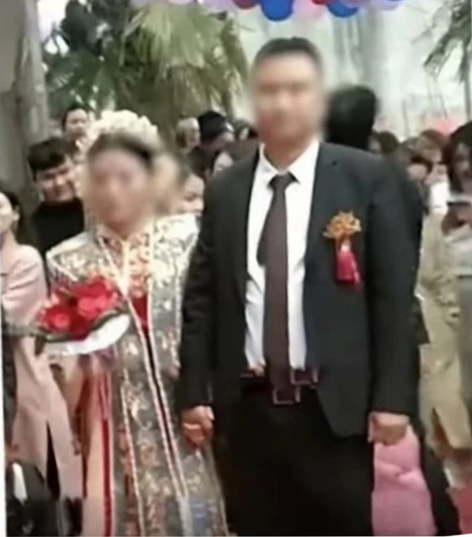 திருமணம் நடக்க வெறும் 1 நிமிஷம்தான்.. திடீரென பேனருடன் வந்த 7 முன்னாள் காதலிகள்.. ‘அப்புறம் என்ன..?!’