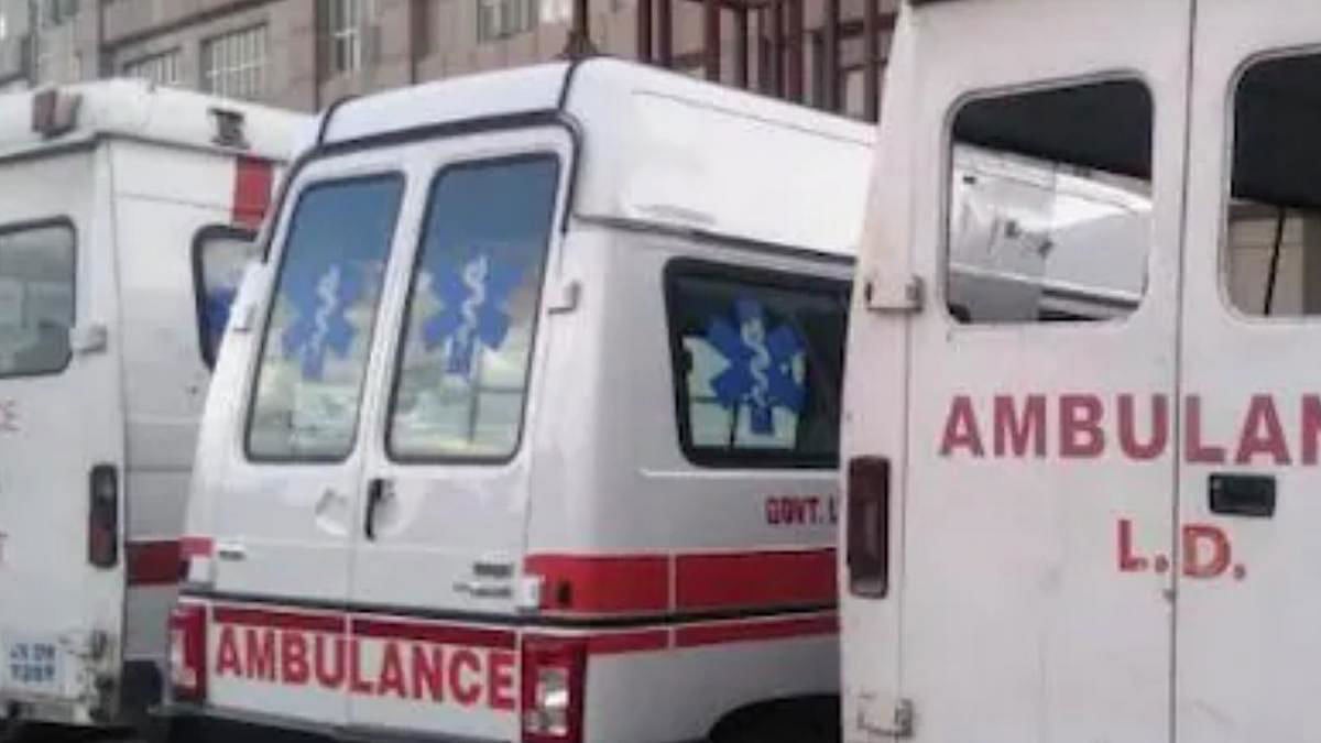 115 கி.மீ..  மனைவியின் உடலை தோளில் தூக்கிக் கொண்டு சாலையில் நடந்த கணவன்: தெலங்கானா போலிஸார் செய்த உதவி!