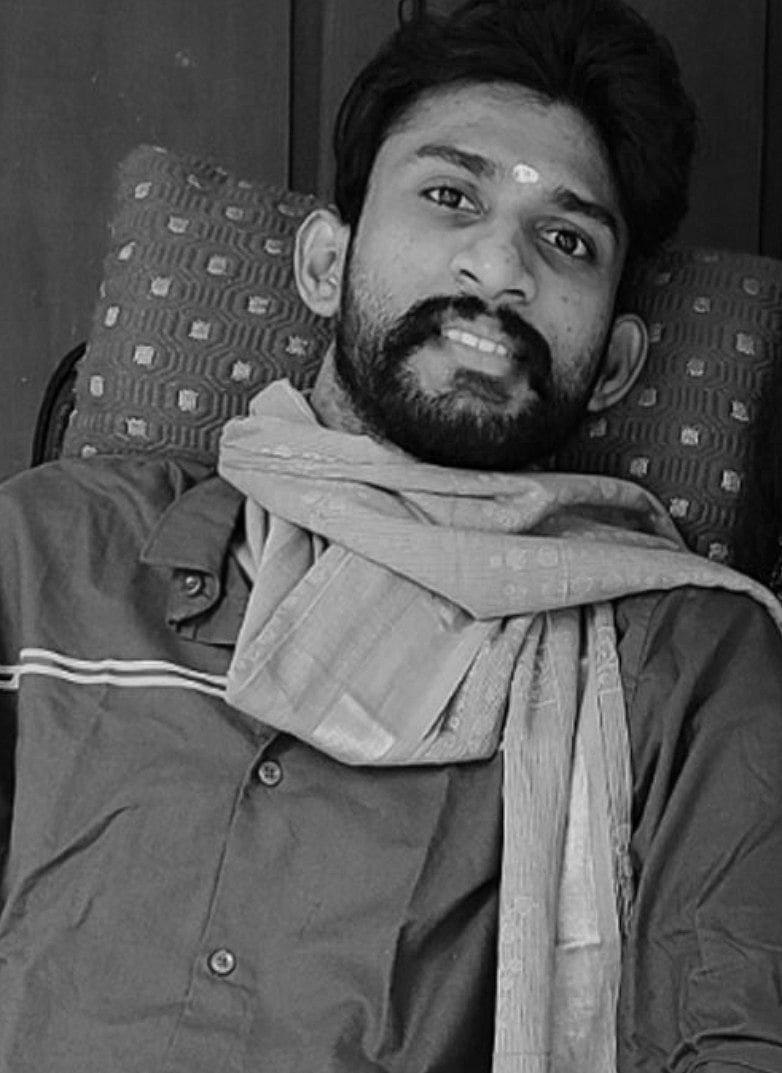 வீல் சேரில் இரத்த வாந்தி எடுத்து உயிரிழந்த இளைஞர்.. இணையத்தில் பிரபலமான காதல் ஜோடிக்கு நேர்ந்த சோகம் !