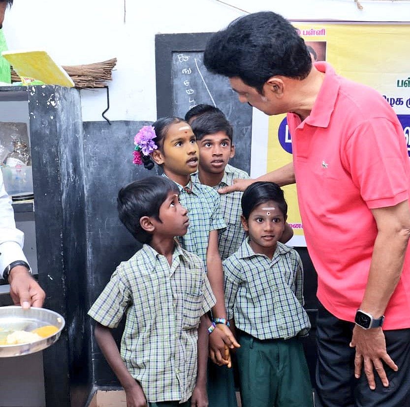 களத்தில் முதலமைச்சர் : “இந்தியாவுக்கே வழிகாட்டி வருகிறார் முதலமைச்சர் மு.க.ஸ்டாலின்” -முரசொலி புகழாரம் !