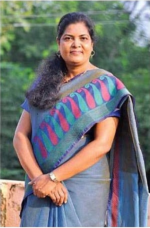 “நான் விலகிச் செல்ல மாட்டேன்.. அதானி ஸ்பான்சர் செய்யும் விருது வேண்டாம்” : கவிஞர் சுகிர்தராணி அறிவிப்பு!