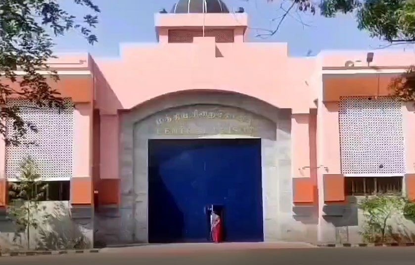 புதுச்சேரி வந்த  64 வயது அமெரிக்க மூதாட்டிக்கு நடந்த கொடுமை:  வாலிபரை கைது செய்து சிறையில் அடைத்த போலிஸ்!