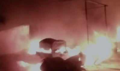 தடையை மீறி மீன் பிடித்ததால் வலை பறிமுதல்.. பழிவாங்க 3 படகுகளுக்குத் தீவைத்த பா.ஜ.க நிர்வாகி கைது!