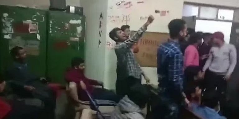 தமிழ்நாடு மாணவர்கள் மீது தாக்குதல் - ABVP மீது நடவடிக்கை கோரி ஒன்றிய அமைச்சருக்கு கனிமொழி MP கடிதம்!