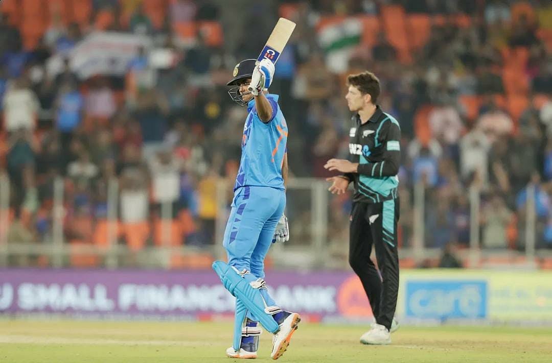 54 பந்துகளில் அதிரடி சதம்.. நியூஸிலாந்தை கதறவிட்ட சுப்மன் கில்.. இளம்வயதில் படைத்த அறிய சாதனை !