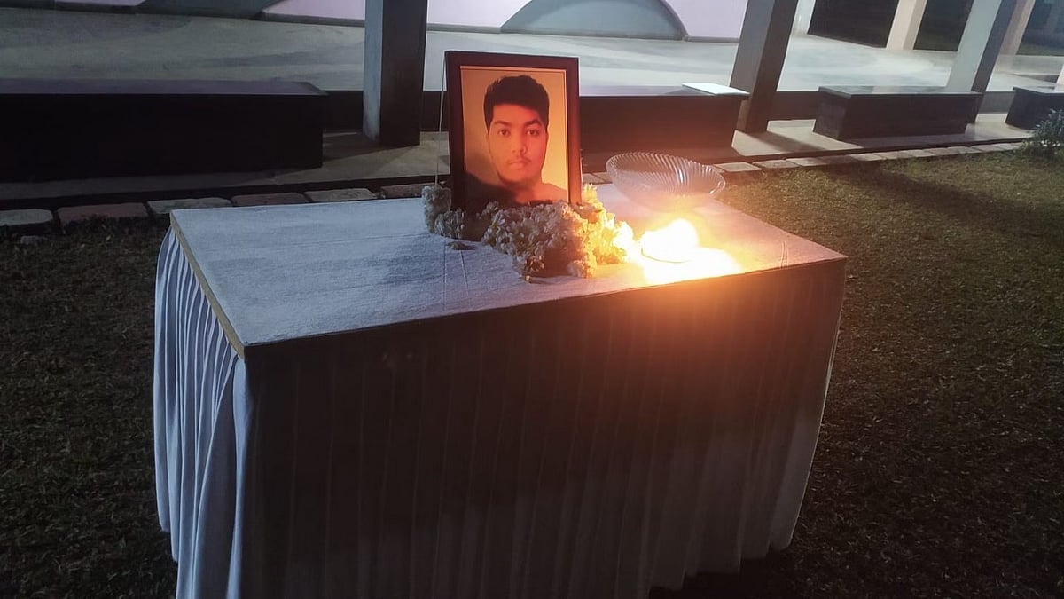 “என் மகன் என்கிட்ட சொன்னான்.. அவன் மரணத்துக்கு இவர்கள்தான் காரணம்”-IIT மாணவன் இறப்பு குறித்து தந்தை கதறல்