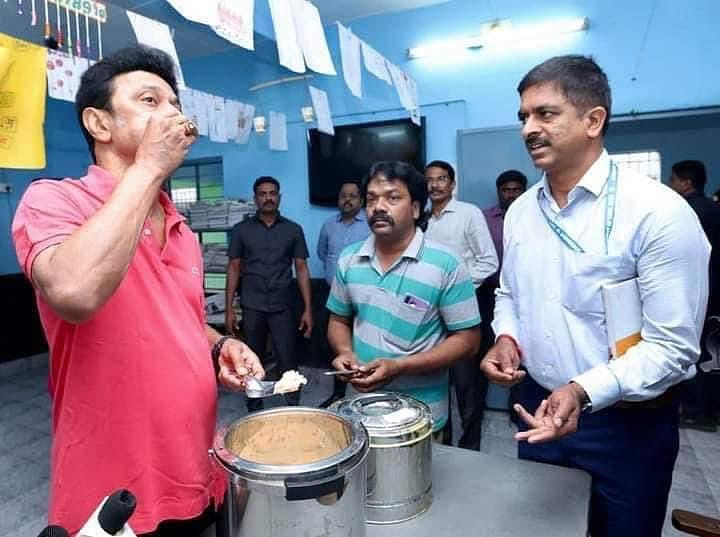 களத்தில் முதலமைச்சர் : “இந்தியாவுக்கே வழிகாட்டி வருகிறார் முதலமைச்சர் மு.க.ஸ்டாலின்” -முரசொலி புகழாரம் !