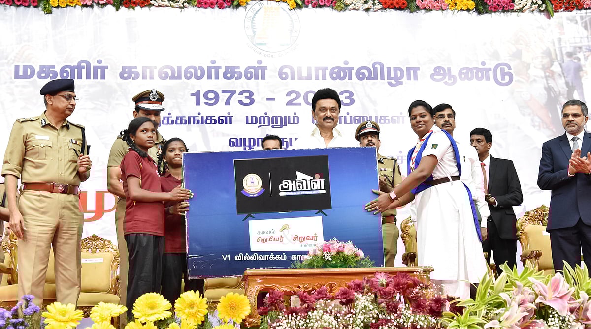 “காவல் சிறார் மன்றங்கள்.. பெண்களுக்கான தற்காப்புப் பயிற்சிகள்” : அவள் திட்டத்தின் முக்கிய அம்சங்கள்!