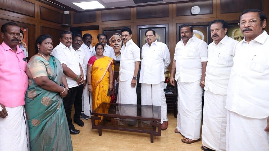 முதலமைச்சர் மு.க.ஸ்டாலின் முன்னிலையில் தி.மு.கவில் இணைந்தார் அ.தி.மு.க செங்கோட்டை நகர்மன்ற தலைவர்!