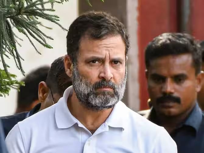 ’அய்யோ என்னை விட்ருங்க’.. ராகுல் தகுதி நீக்க விவகாரத்தில் கருப்பு உடையில் வந்து சிக்கலில் மாட்டிய வானதி !