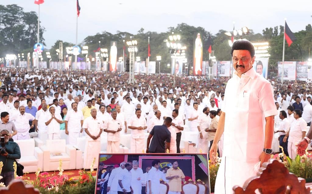 “வளர்ச்சி என்பது சமூக வளர்ச்சியையும் சேர்ந்தது..” : சமூகநீதியை நிலைநாட்டிய ‘திராவிட நாயகன்’ பிறந்த நாள்!