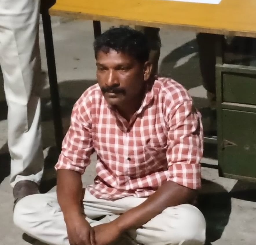 குடிப்பதற்காக திருட்டு வாகனத்தில் நகை திருடிவந்த பாஜக நகர செயலாளர்.. அதிரடியாக கைது செய்த போலிஸார் !