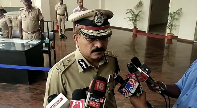 குற்றவாளியை கடத்திய போலிஸ்.. 40 லட்சம் கேட்டு குடும்பத்தாருக்கு மிரட்டல்.. கர்நாடகாவில் அதிர்ச்சி !