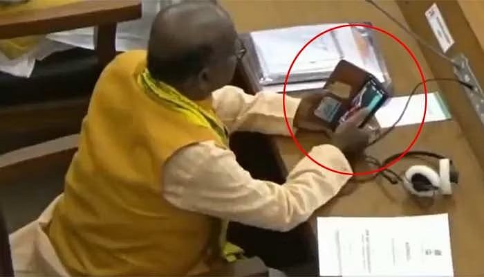 சட்டப்பேரவையில் ஆபாசப்படம் பார்த்த பாஜக MLA.. கர்நாடகத்தை தொடர்ந்து திரிபுராவிலும் அதிர்ச்சி !