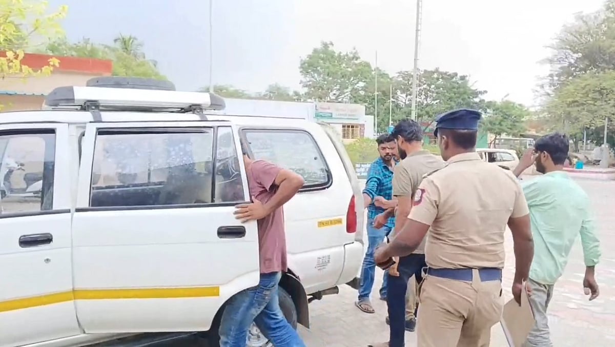 “ரியல் எஸ்டேட் அதிபருக்கு டார்கெட்.. 5½ பவுன் தங்கம், 2 லட்சம் பணம் பறித்த பெண்கள் கைது” : போலிஸ் அதிரடி!