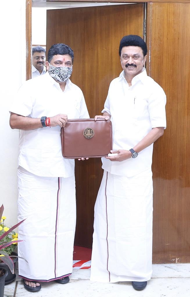 “குடும்பத் தலைவிகளுக்கு ரூ.1,000 உரிமைத்தொகை.. சொன்னதைச் செய்து காட்டிய முதலமைச்சர்”: முரசொலி பாராட்டு !