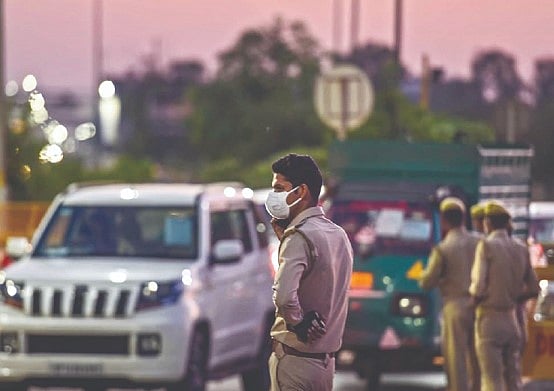 நட்பில் விரிசல்.. தோழியை துப்பாக்கியால் சுட்ட வாலிபர்: அதிர்ச்சியடைந்த பெற்றோர்!