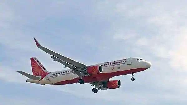 குடிபோதையில் சக பயணி மீது சிறுநீர் கழித்த இளைஞர்.. டெல்லி விமானத்தில் நடைபெற்ற மற்றொரு அதிர்ச்சி சம்பவம்!