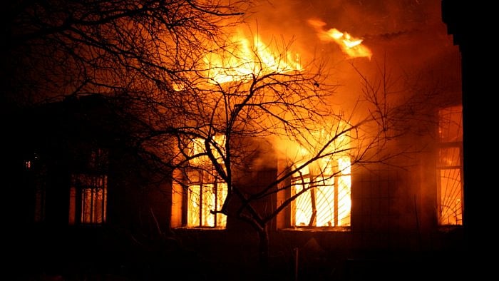 பாஜகவுக்கு ஆதரவு தெரிவித்த MLA-க்கள்.. கட்சி தொண்டர்களால் தீ வைக்கப்பட்ட அலுவலகம்.. மேகாலயாவில் பரபரப்பு!