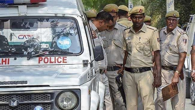 முன்னாள் காதலனை கொன்ற காதலி.. உடலை நெடுஞ்சாலையில் வீசிய கொடூரம்: விசாரணையில் போலிஸ் அதிர்ச்சி!