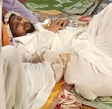 “ஒரு கதை சொல்லு ராம்..” - மணமேடையில் உறங்கிய மணமகன்.. மணமகள் எடுத்த அதிரடி முடிவு !