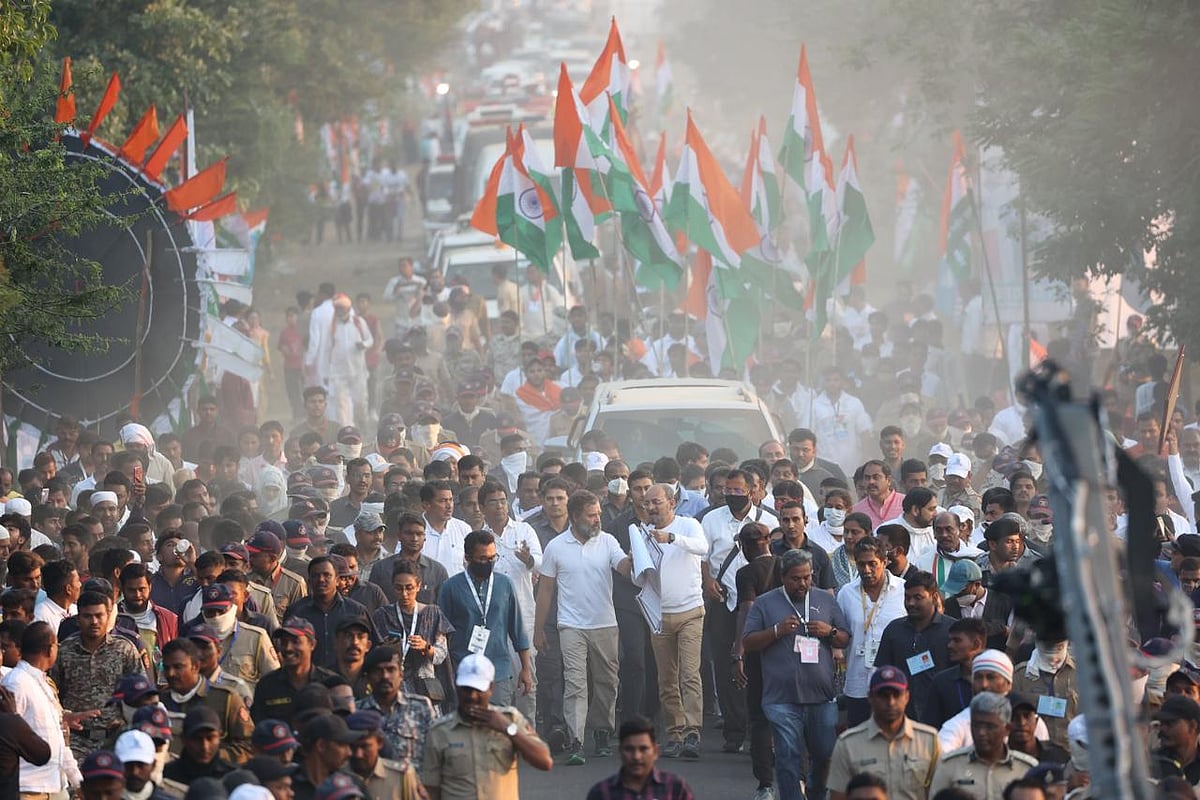 “என் அண்ணன் பப்புவா ?” - ராகுலின் பட்டப்படிப்புகளை பட்டியலிட்டு மோடியை விமர்சித்த பிரியங்கா காந்தி !