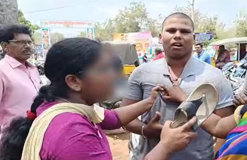 Instagram-ல் ஆபாச மெசேஜ்.. முகவரி தேடிச் சென்று வாலிபரின் கண்ணத்தில் செருப்பால் அடித்த பெண் !